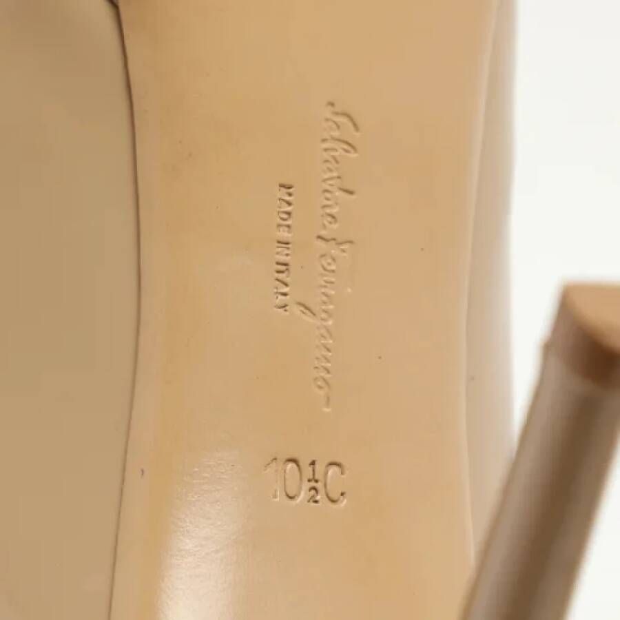 Salvatore Ferragamo Pre-owned Fabric heels Beige Dames