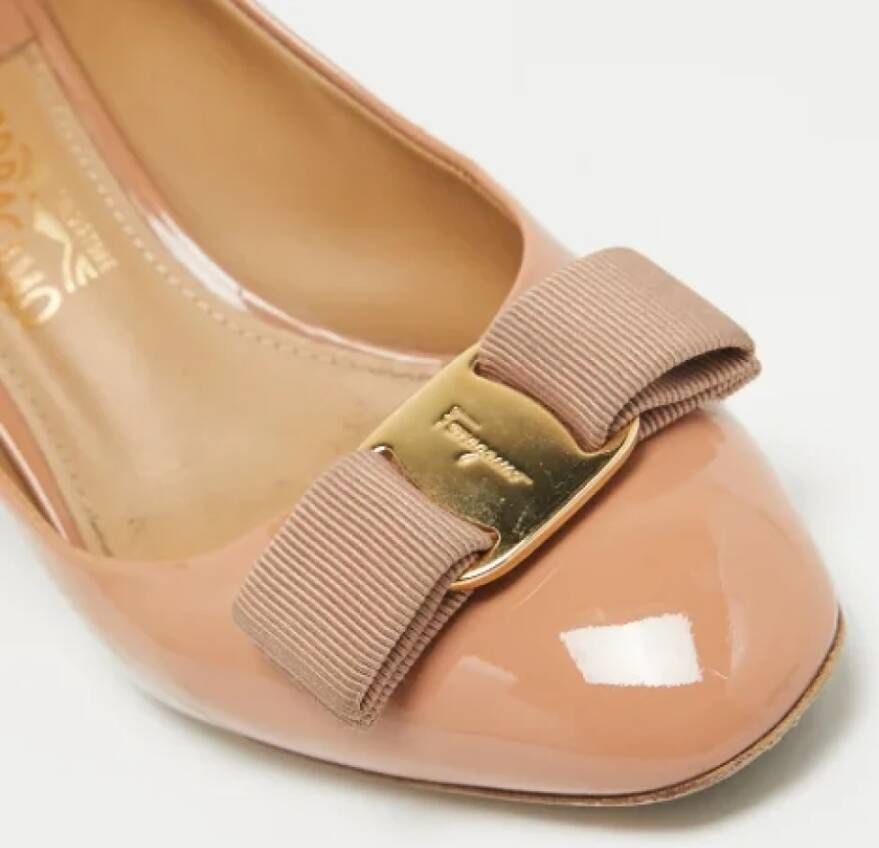 Salvatore Ferragamo Pre-owned Fabric heels Pink Dames