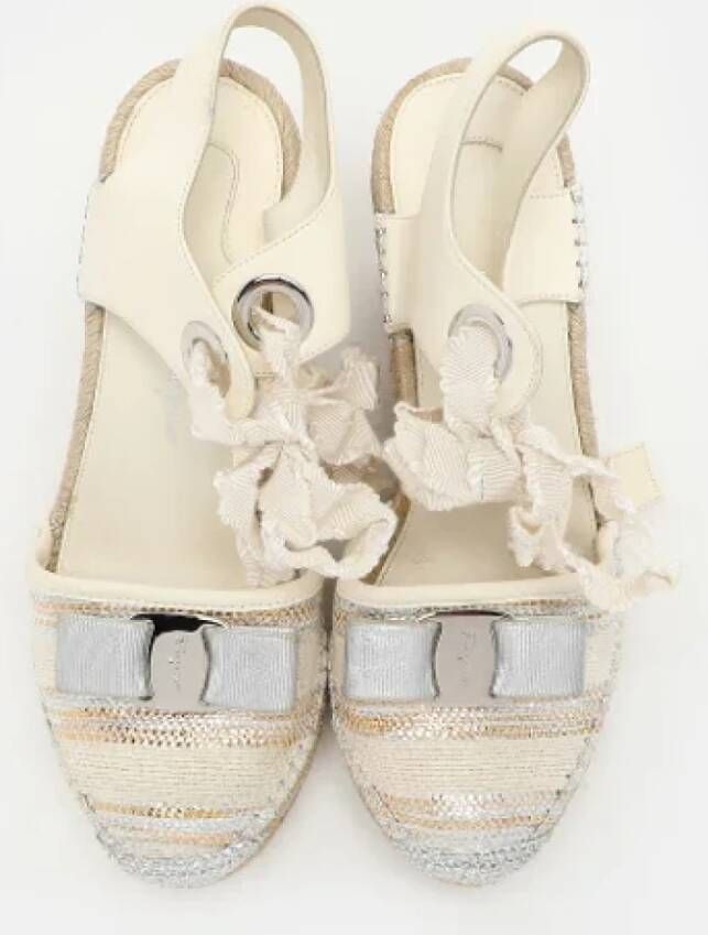 Salvatore Ferragamo Pre-owned Fabric sandals Beige Dames