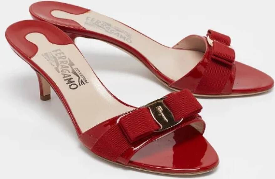 Salvatore Ferragamo Pre-owned Fabric sandals Red Dames