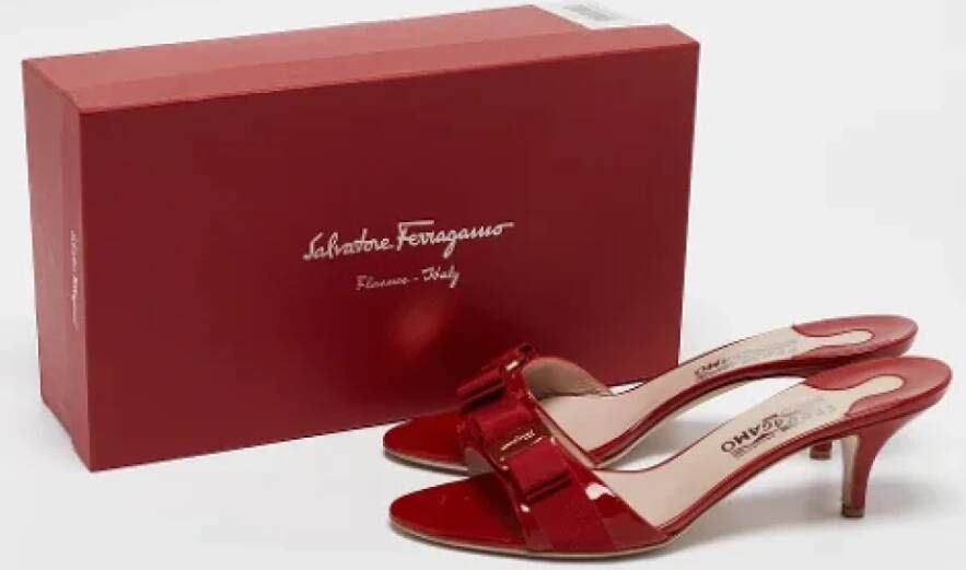 Salvatore Ferragamo Pre-owned Fabric sandals Red Dames