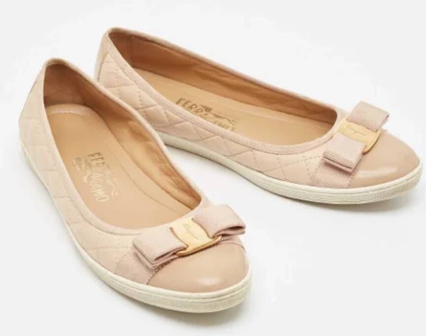 Salvatore Ferragamo Pre-owned Leather flats Beige Dames