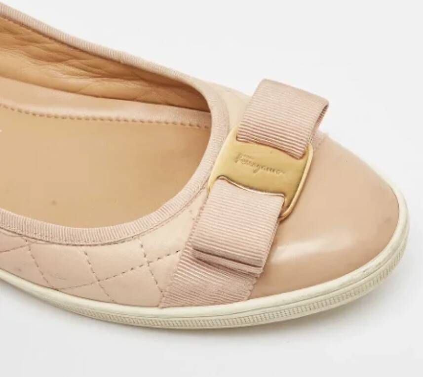 Salvatore Ferragamo Pre-owned Leather flats Beige Dames