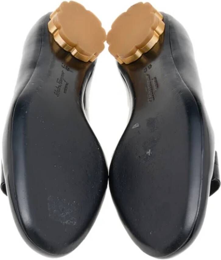 Salvatore Ferragamo Pre-owned Leather flats Black Dames