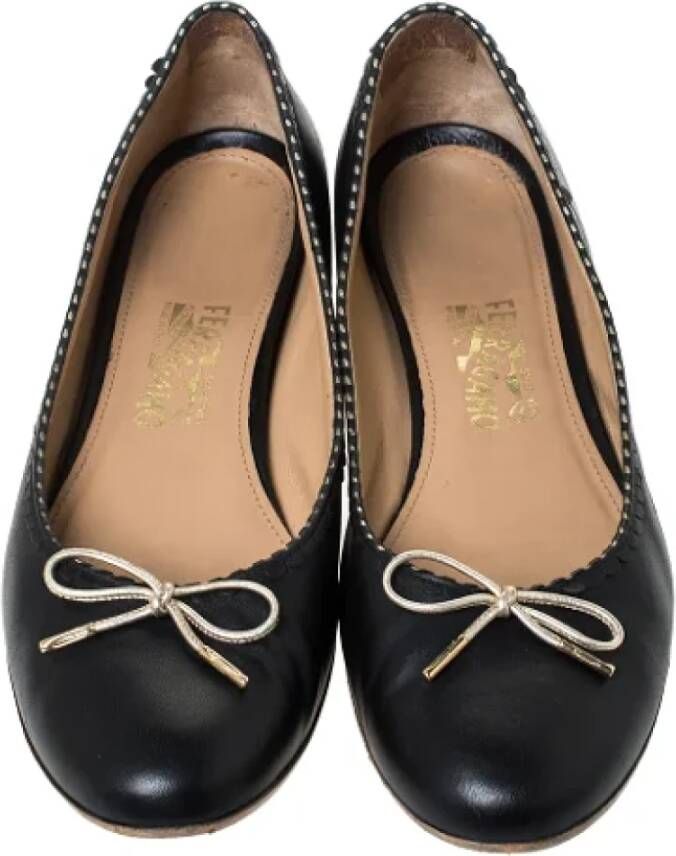 Salvatore Ferragamo Pre-owned Leather flats Black Dames