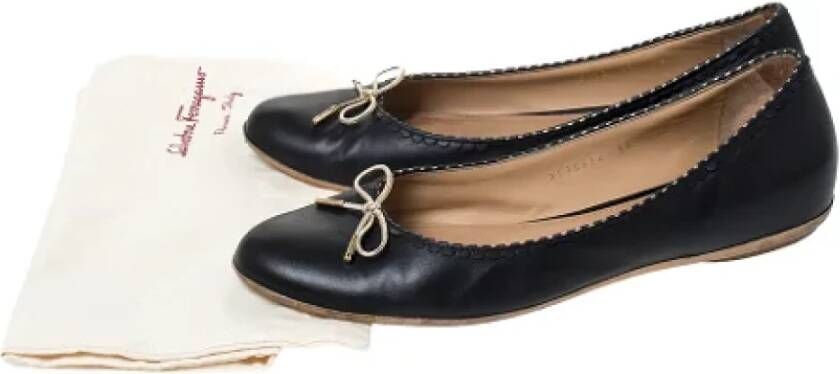 Salvatore Ferragamo Pre-owned Leather flats Black Dames