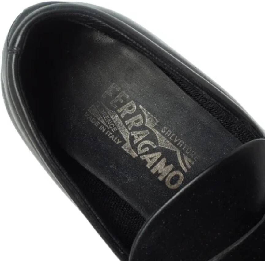 Salvatore Ferragamo Pre-owned Leather flats Black Dames