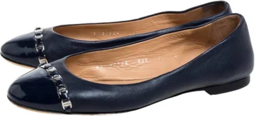 Salvatore Ferragamo Pre-owned Leather flats Black Dames