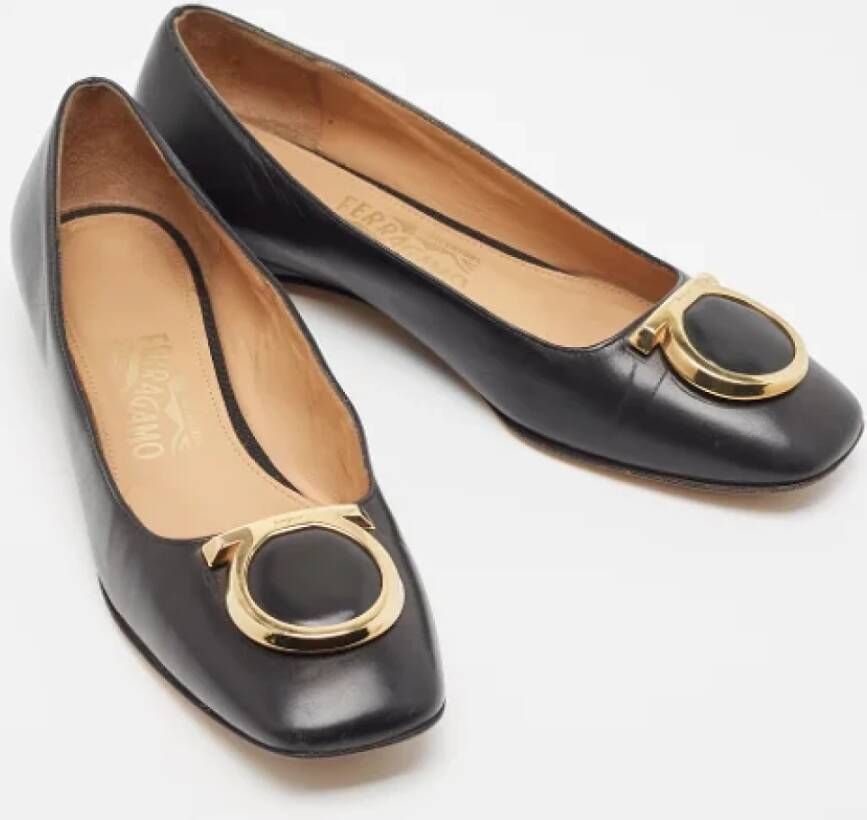 Salvatore Ferragamo Pre-owned Leather flats Black Dames