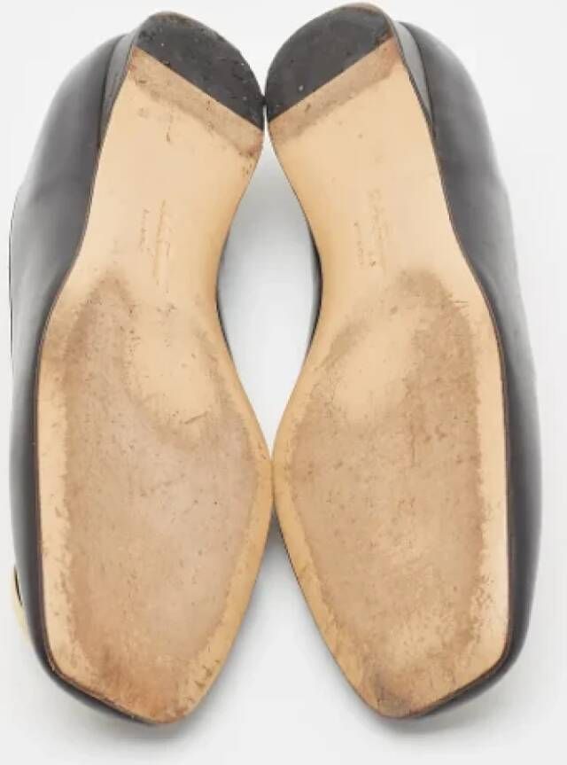 Salvatore Ferragamo Pre-owned Leather flats Black Dames