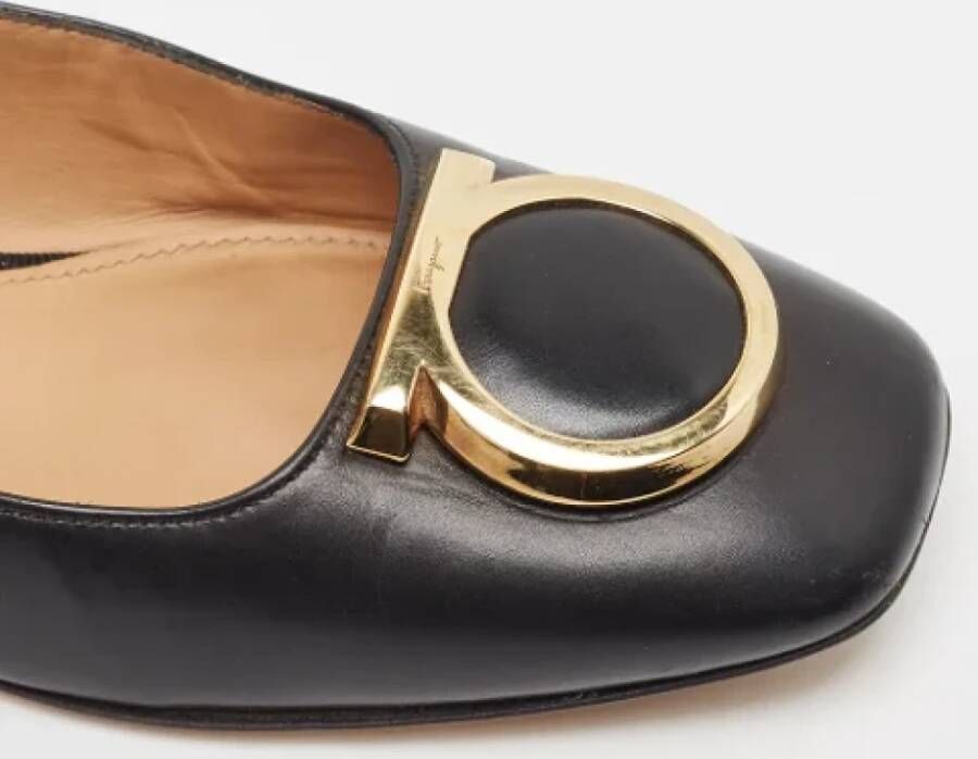 Salvatore Ferragamo Pre-owned Leather flats Black Dames