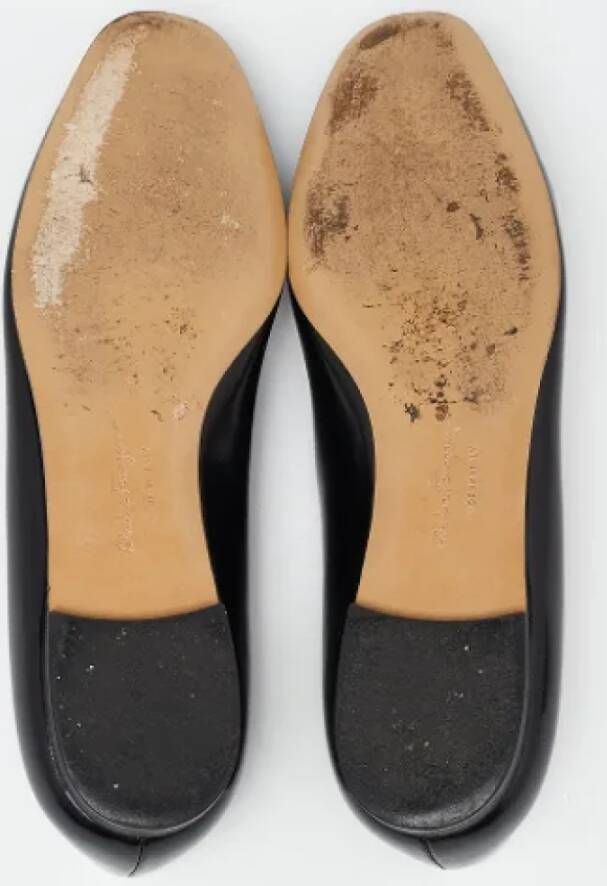 Salvatore Ferragamo Pre-owned Leather flats Black Dames