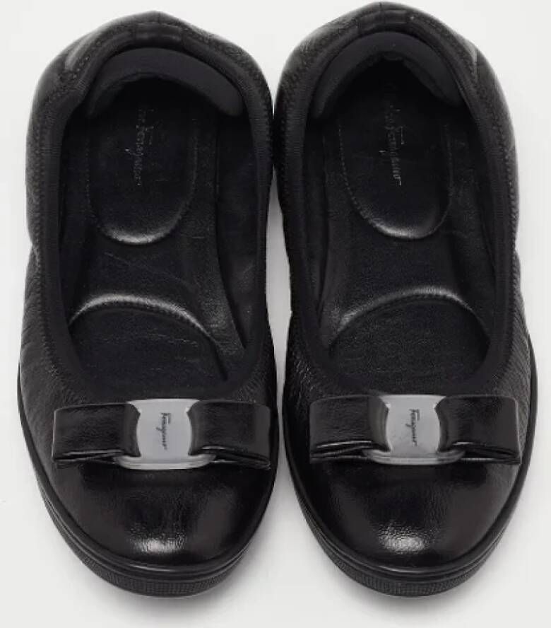 Salvatore Ferragamo Pre-owned Leather flats Black Dames