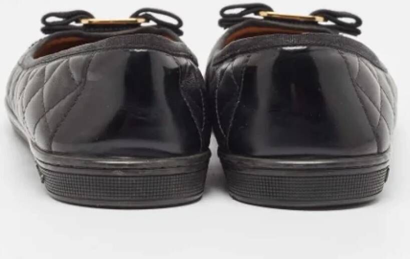 Salvatore Ferragamo Pre-owned Leather flats Black Dames