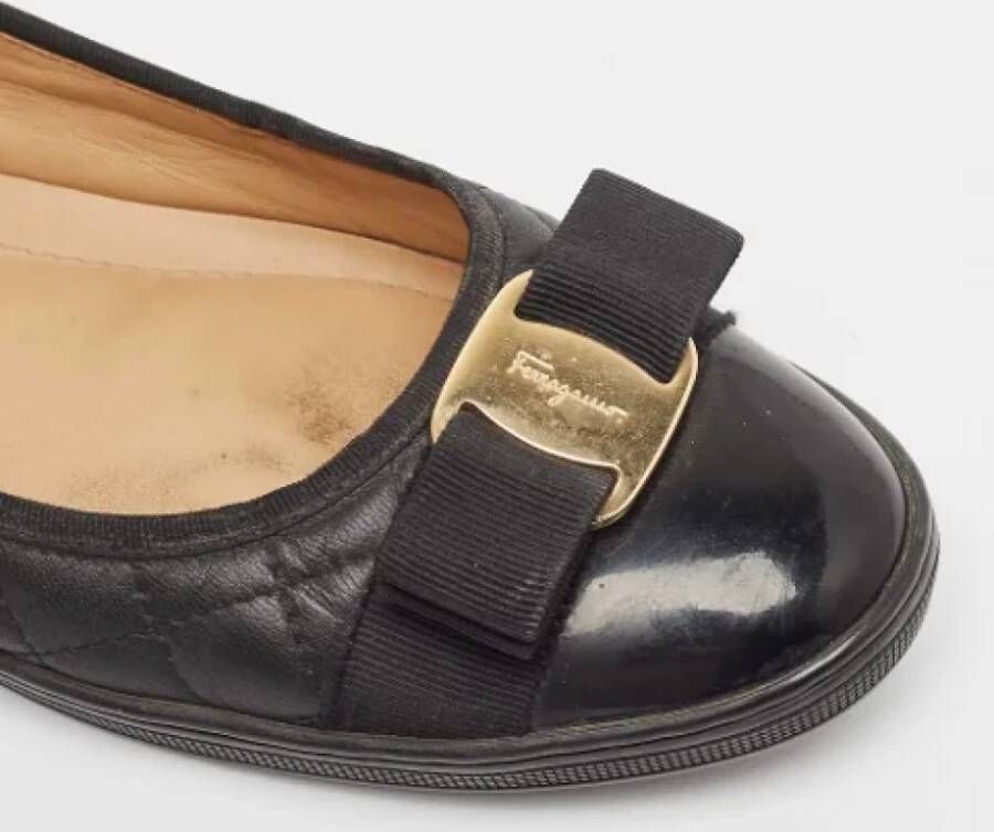 Salvatore Ferragamo Pre-owned Leather flats Black Dames