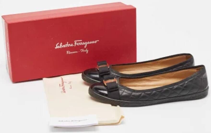 Salvatore Ferragamo Pre-owned Leather flats Black Dames