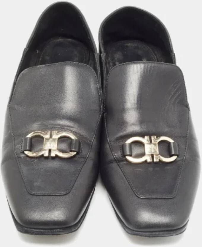 Salvatore Ferragamo Pre-owned Leather flats Black Dames