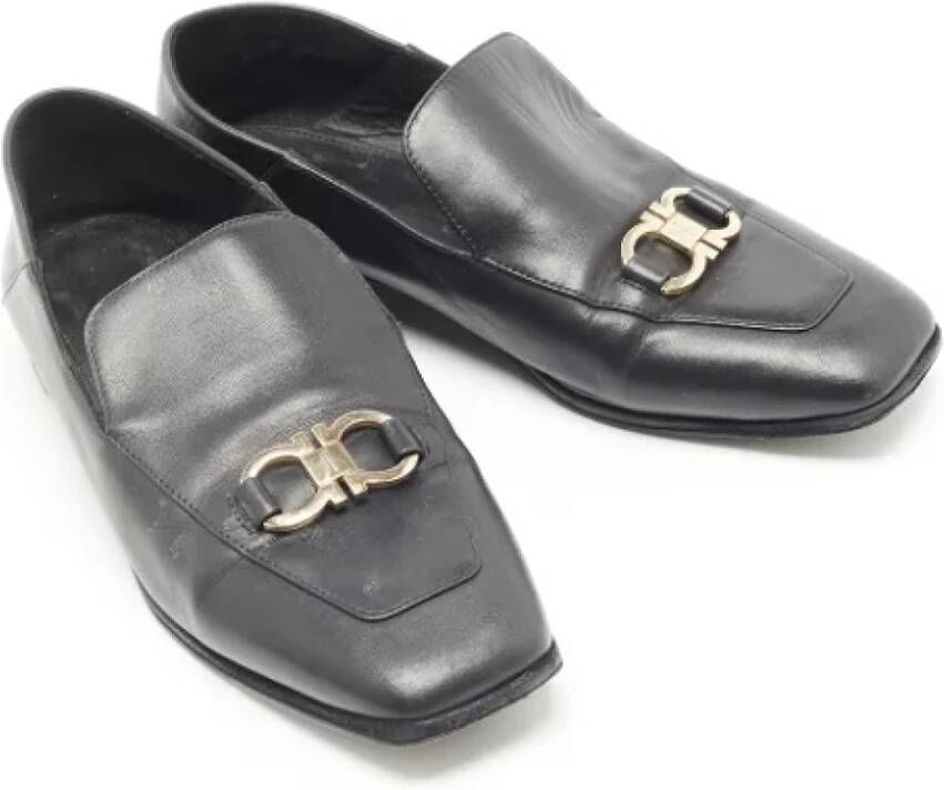 Salvatore Ferragamo Pre-owned Leather flats Black Dames