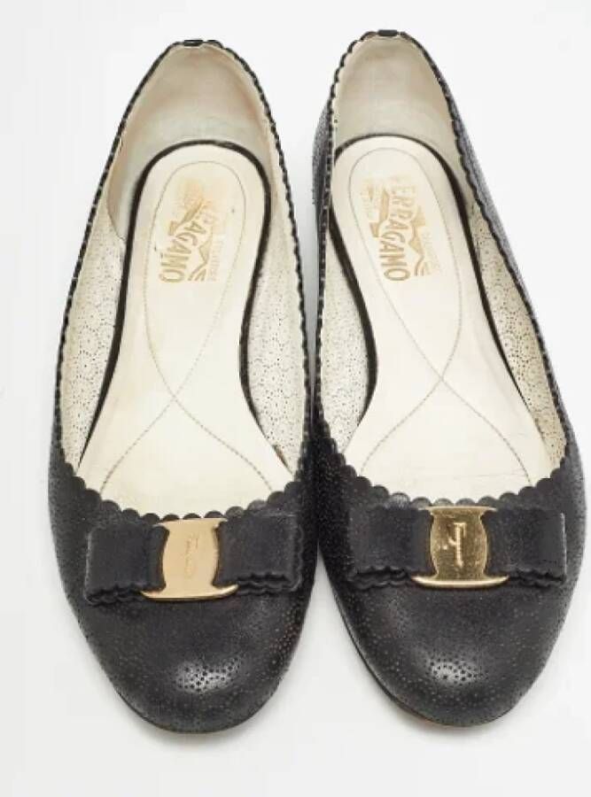 Salvatore Ferragamo Pre-owned Leather flats Black Dames