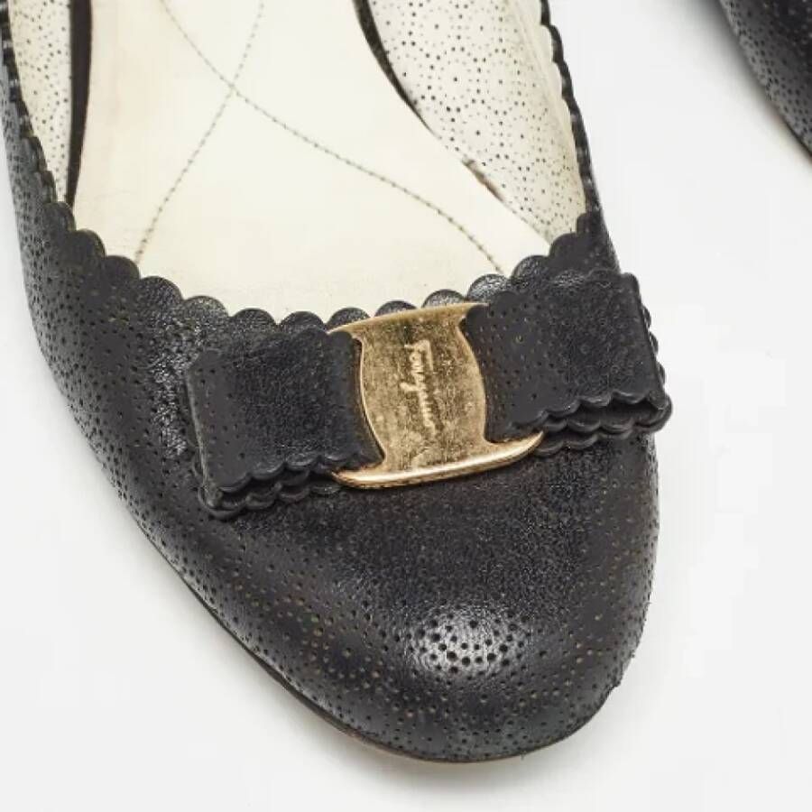 Salvatore Ferragamo Pre-owned Leather flats Black Dames