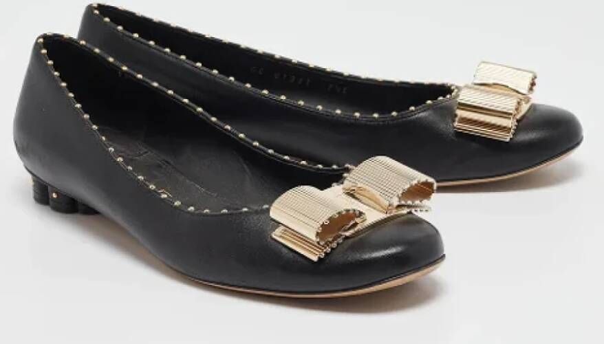 Salvatore Ferragamo Pre-owned Leather flats Black Dames