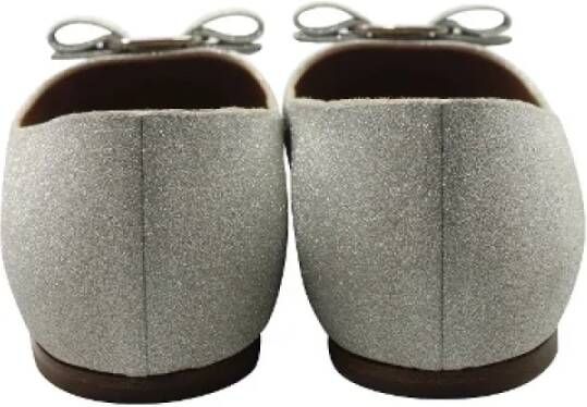 Salvatore Ferragamo Pre-owned Leather flats Gray Dames