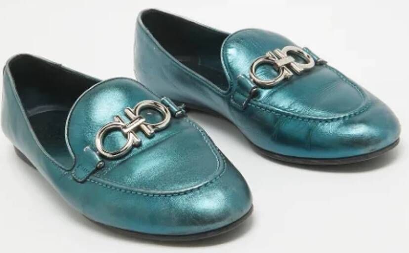 Salvatore Ferragamo Pre-owned Leather flats Green Dames