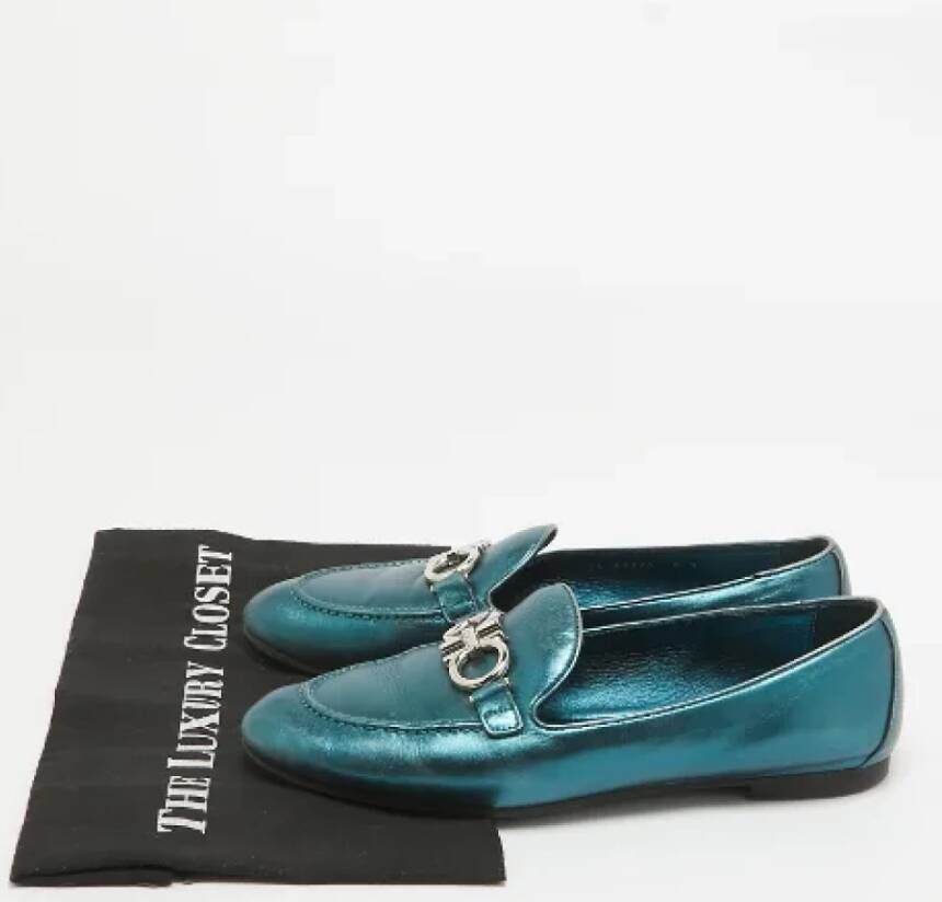 Salvatore Ferragamo Pre-owned Leather flats Green Dames