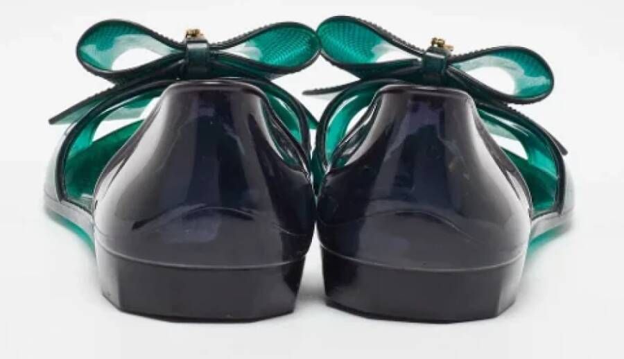 Salvatore Ferragamo Pre-owned Leather flats Green Dames