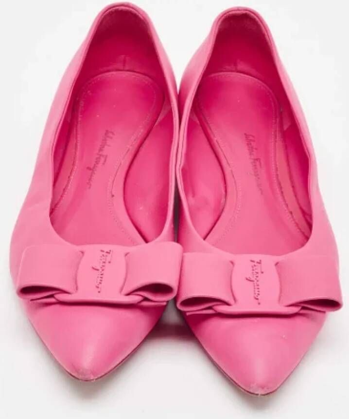 Salvatore Ferragamo Pre-owned Leather flats Pink Dames