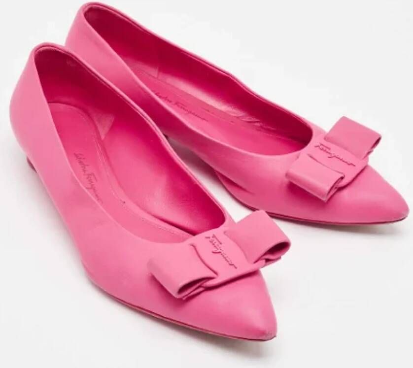 Salvatore Ferragamo Pre-owned Leather flats Pink Dames