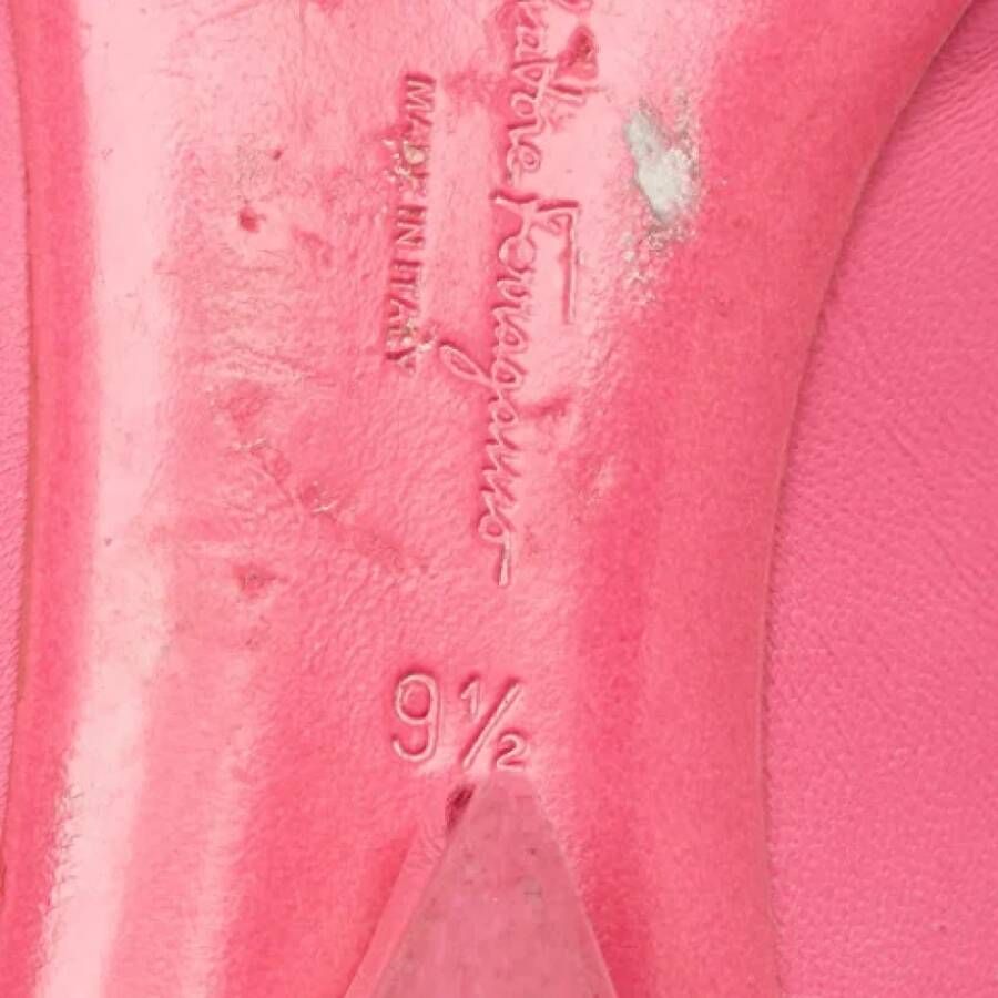 Salvatore Ferragamo Pre-owned Leather flats Pink Dames