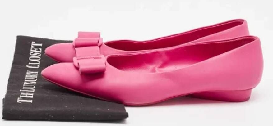 Salvatore Ferragamo Pre-owned Leather flats Pink Dames