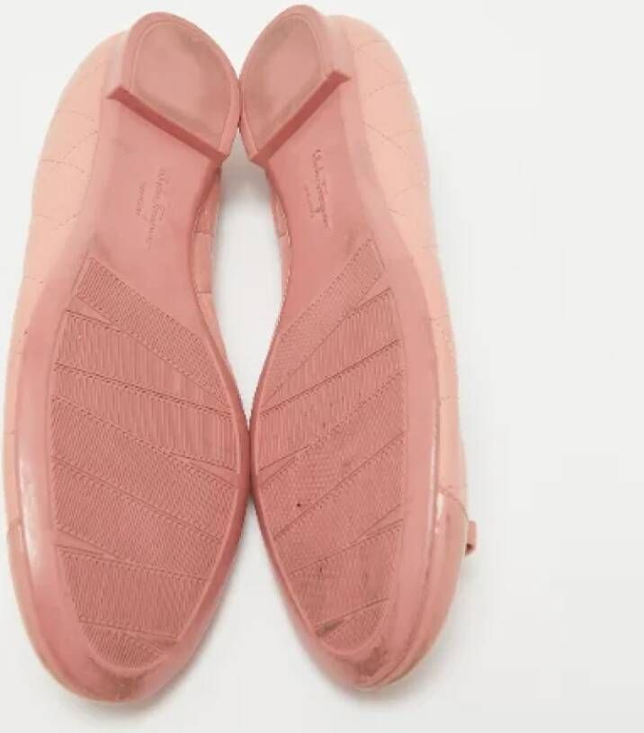 Salvatore Ferragamo Pre-owned Leather flats Pink Dames