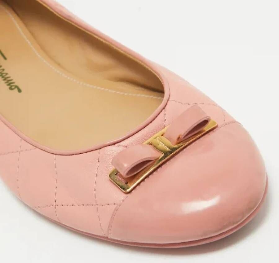 Salvatore Ferragamo Pre-owned Leather flats Pink Dames