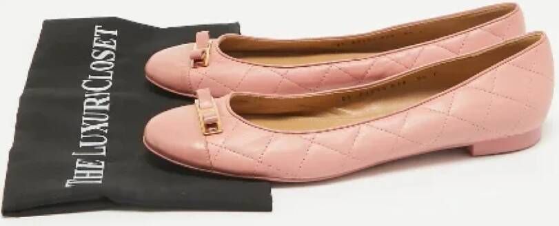 Salvatore Ferragamo Pre-owned Leather flats Pink Dames