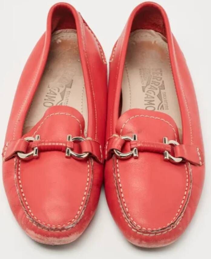 Salvatore Ferragamo Pre-owned Leather flats Red Dames