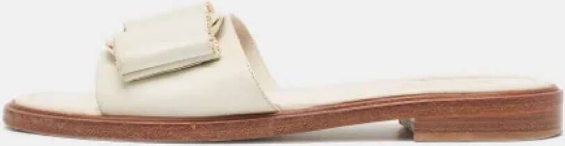 Salvatore Ferragamo Pre-owned Leather flats White Dames