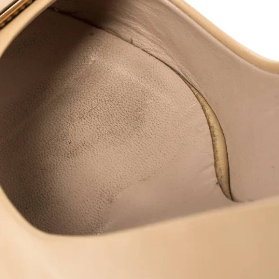 Salvatore Ferragamo Pre-owned Leather heels Beige Dames