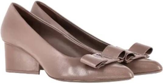 Salvatore Ferragamo Pre-owned Leather heels Beige Dames