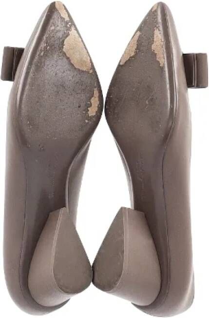 Salvatore Ferragamo Pre-owned Leather heels Beige Dames