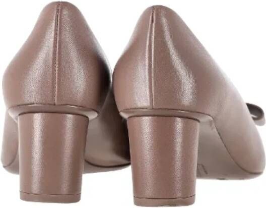 Salvatore Ferragamo Pre-owned Leather heels Beige Dames