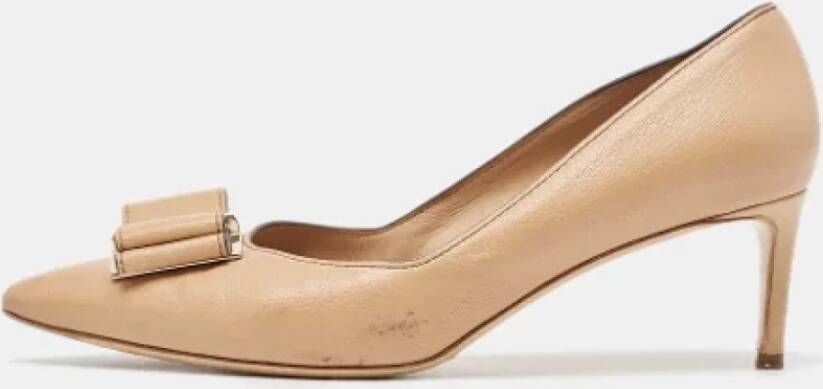 Salvatore Ferragamo Pre-owned Leather heels Beige Dames