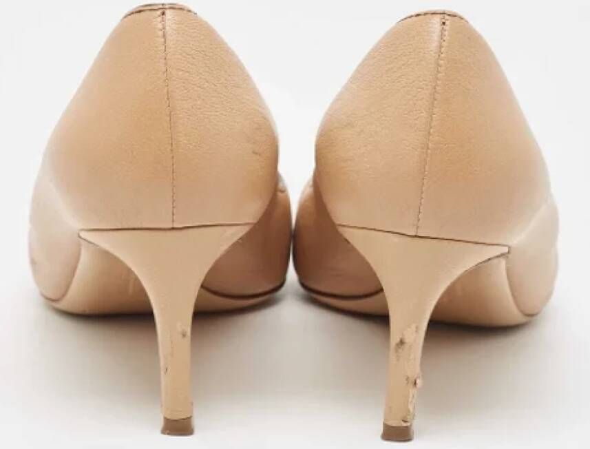 Salvatore Ferragamo Pre-owned Leather heels Beige Dames