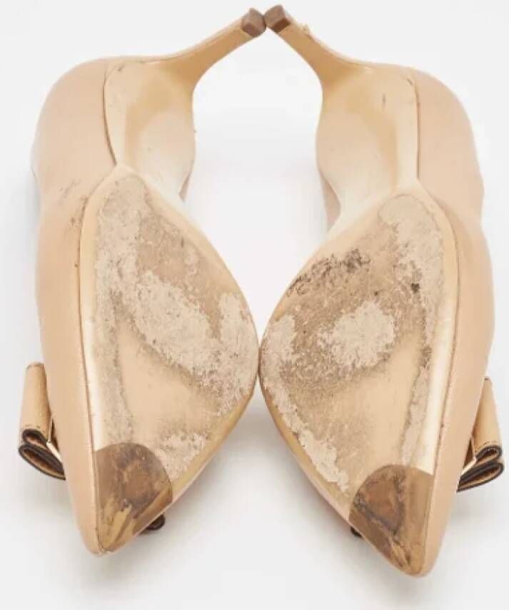 Salvatore Ferragamo Pre-owned Leather heels Beige Dames