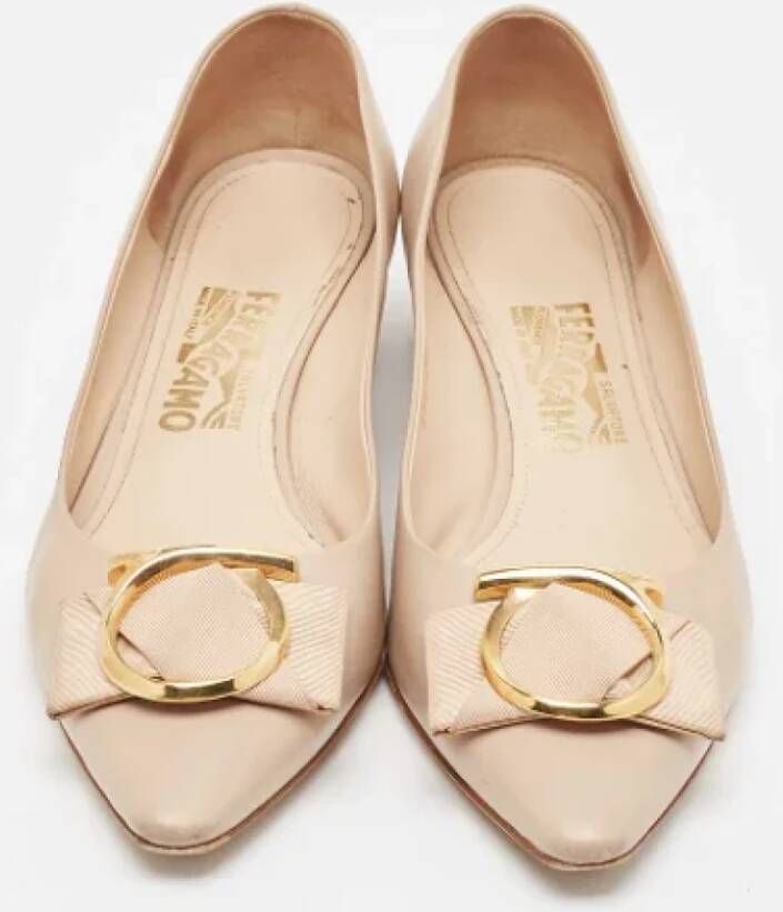 Salvatore Ferragamo Pre-owned Leather heels Beige Dames