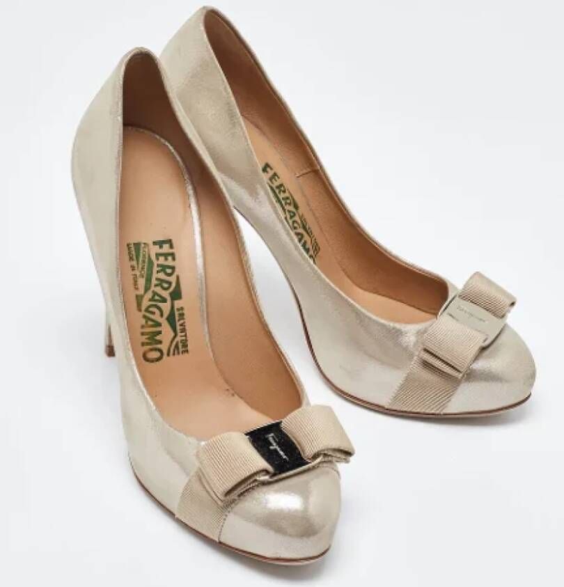 Salvatore Ferragamo Pre-owned Leather heels Beige Dames