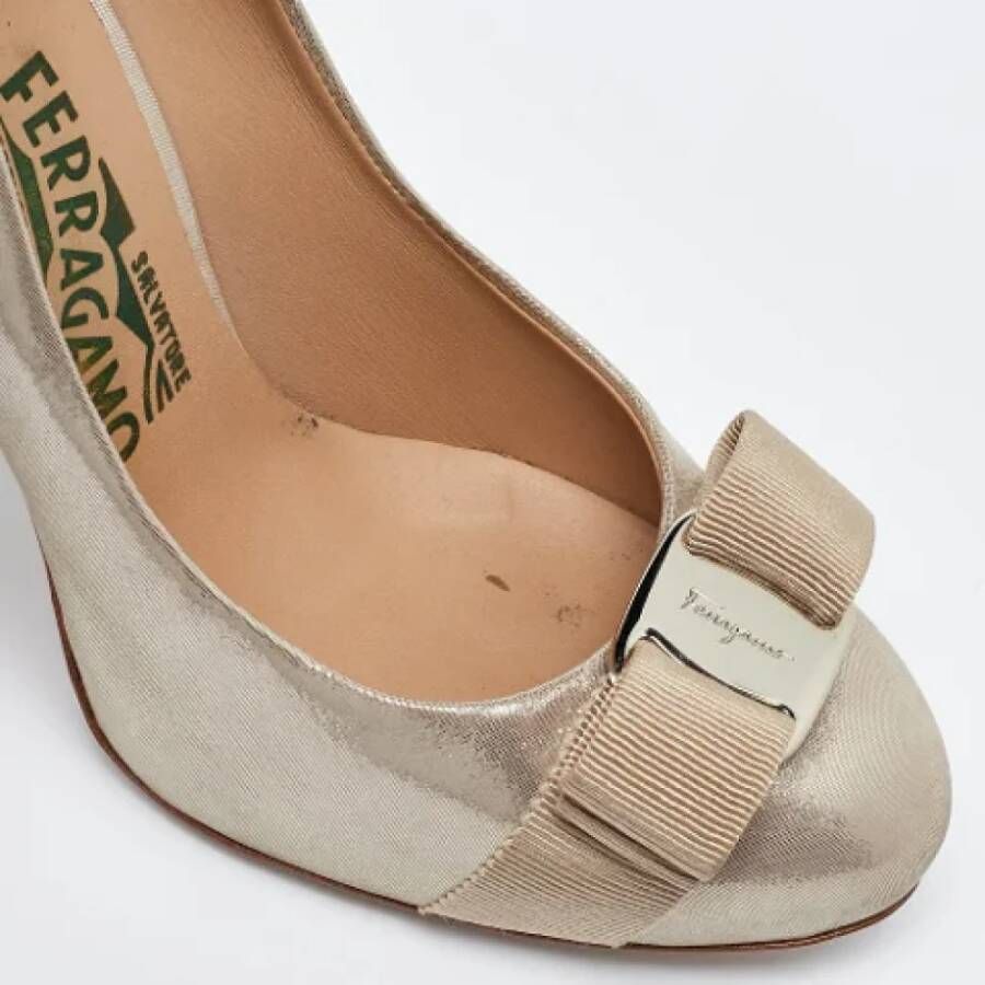 Salvatore Ferragamo Pre-owned Leather heels Beige Dames