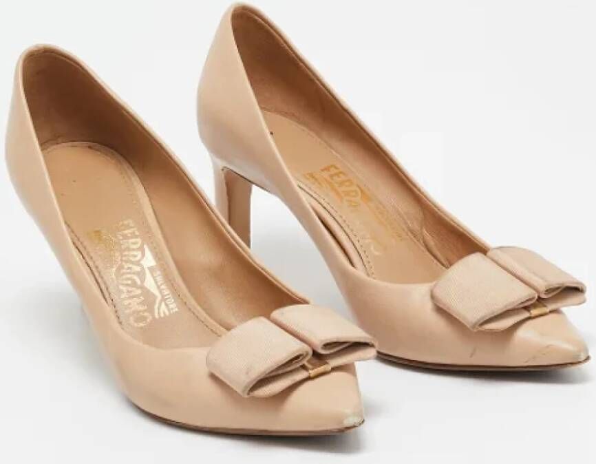 Salvatore Ferragamo Pre-owned Leather heels Beige Dames