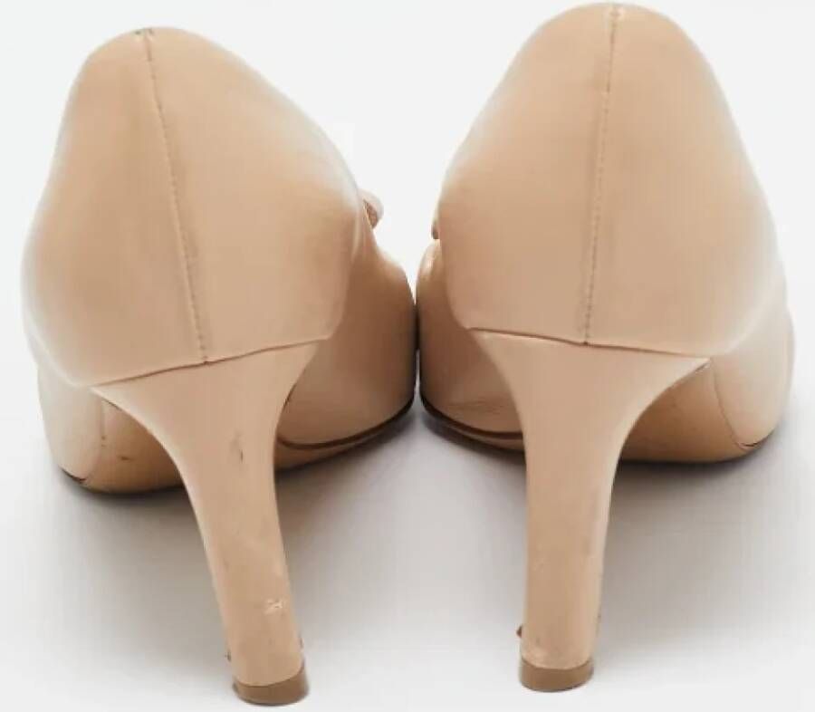 Salvatore Ferragamo Pre-owned Leather heels Beige Dames